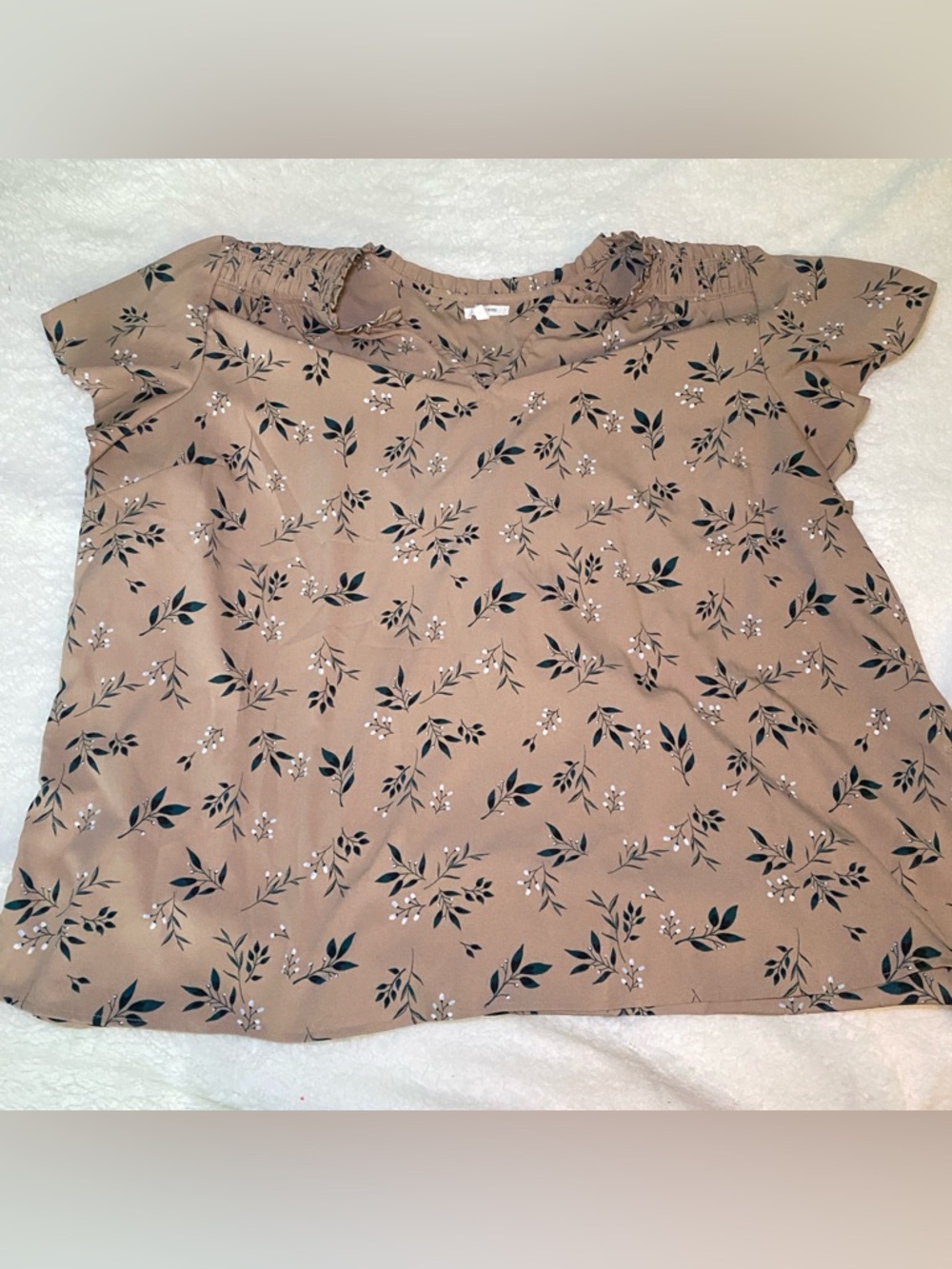 Maurices Taupe Floral Short Flutter Sleeve Blouse